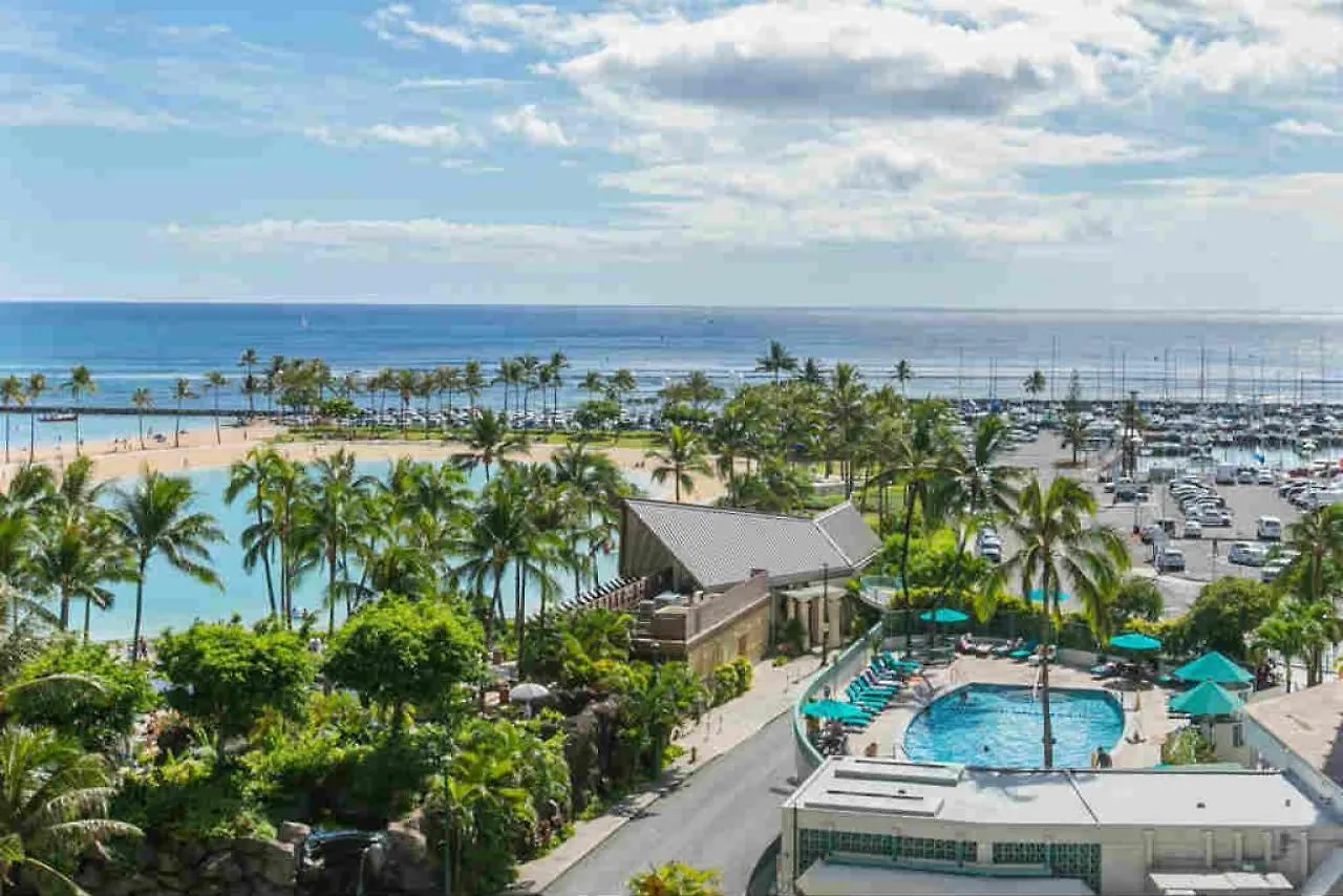 Ilikai Tower 720 Lagoon View 1Br location